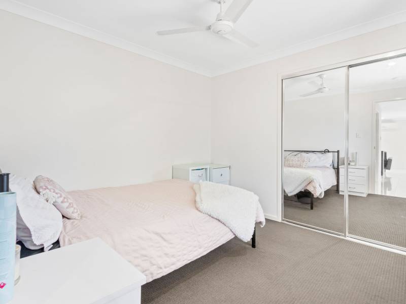 1 & 2/7 Dawson Place, BRASSALL, QLD 4305 Australia