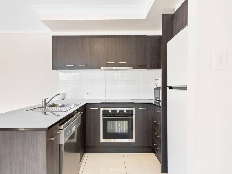 1 & 2/7 Dawson Place, BRASSALL, QLD 4305 Australia