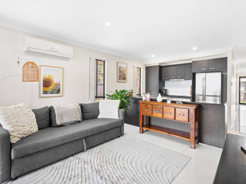 1 & 2/7 Dawson Place, BRASSALL, QLD 4305 Australia