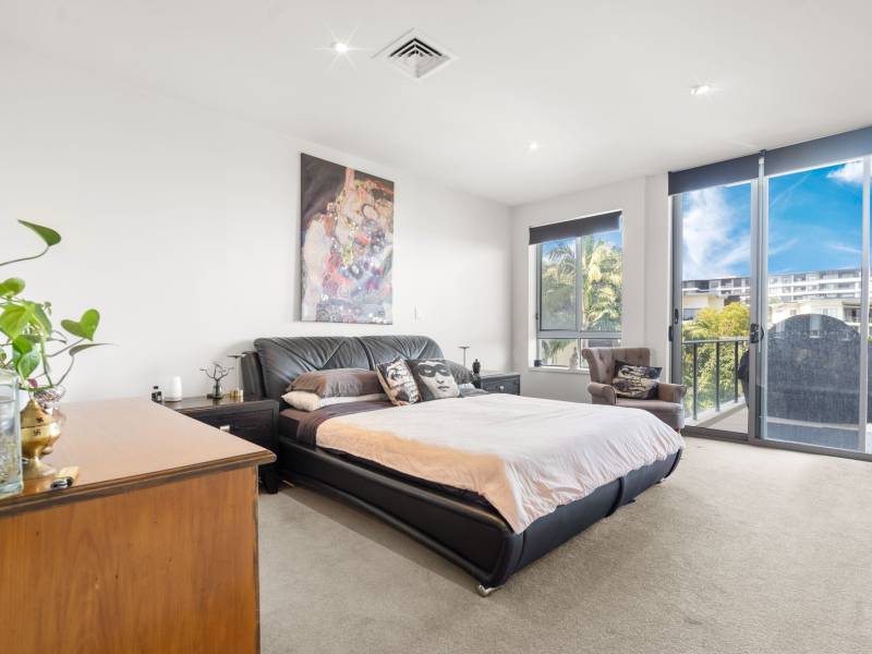 532/3 Pendraat Parade, HOPE ISLAND, QLD 4212 Australia