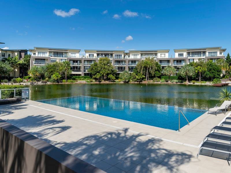 532/3 Pendraat Parade, HOPE ISLAND, QLD 4212 Australia